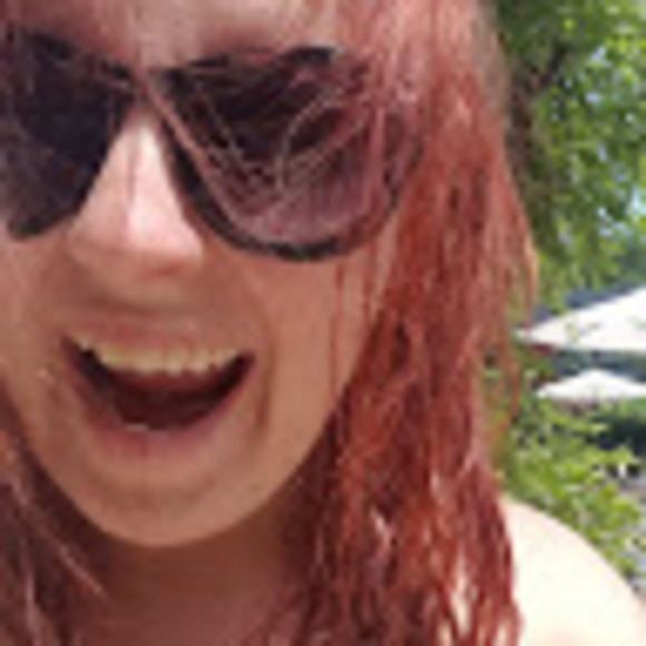 Meet your Posher, Laura - Picture 1 of 1